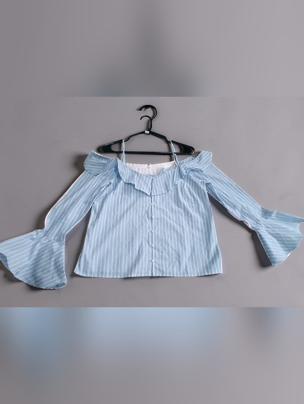 LUMIERE NWT S Light Blue Striped Off-Shoulder Ruffle Blouse